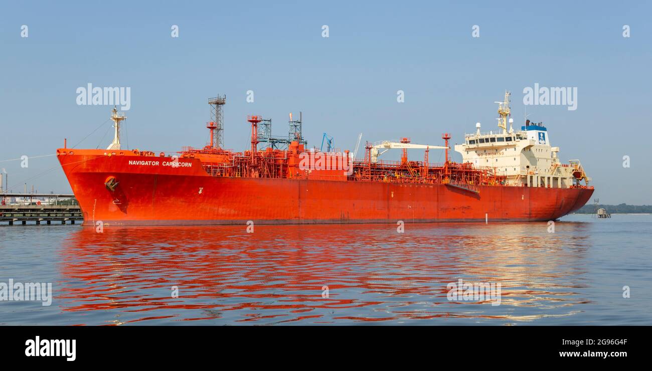 Der Tanker Navigator Capricorn (Liquid Petroleum Gas) vertäut in der Ölraffinerie Fawley auf Southampton Water im Süden Englands Stockfoto