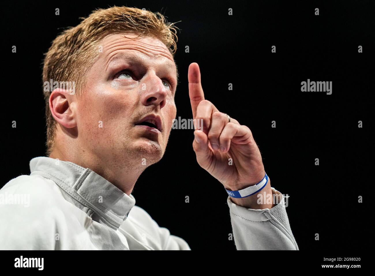 TOKIO, JAPAN - 25. JULI: Bas Verwijlen aus den Niederlanden tritt während der Olympischen Spiele 2020 auf der Makuhari Messe am 25. Juli 2021 in Tokio, Japan, am Men Épée Individual Table of 32 an (Foto: Yannick Verhoeven/Orange Picics) NOCNSF Stockfoto