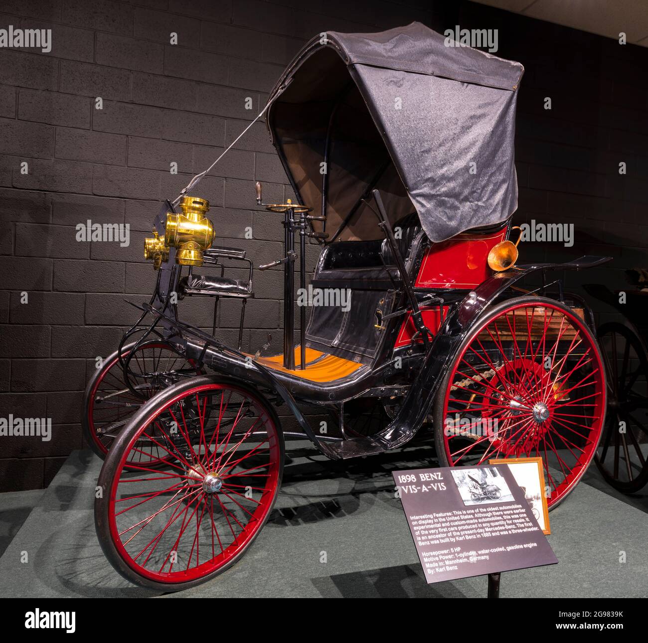 Benz Vis-à-Vis 1898 im Car and Carriage Caravan Museum, Luray, Virginia, USA Stockfoto