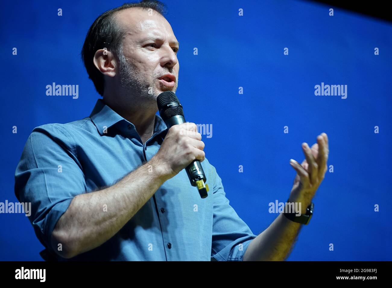 Bukarest, Rumänien - 24. Juli 2021: Der rumänische Premierminister Florin Citu spricht auf der Sitzung des Koordinierungsausschusses der PNL (National Liberal P Stockfoto