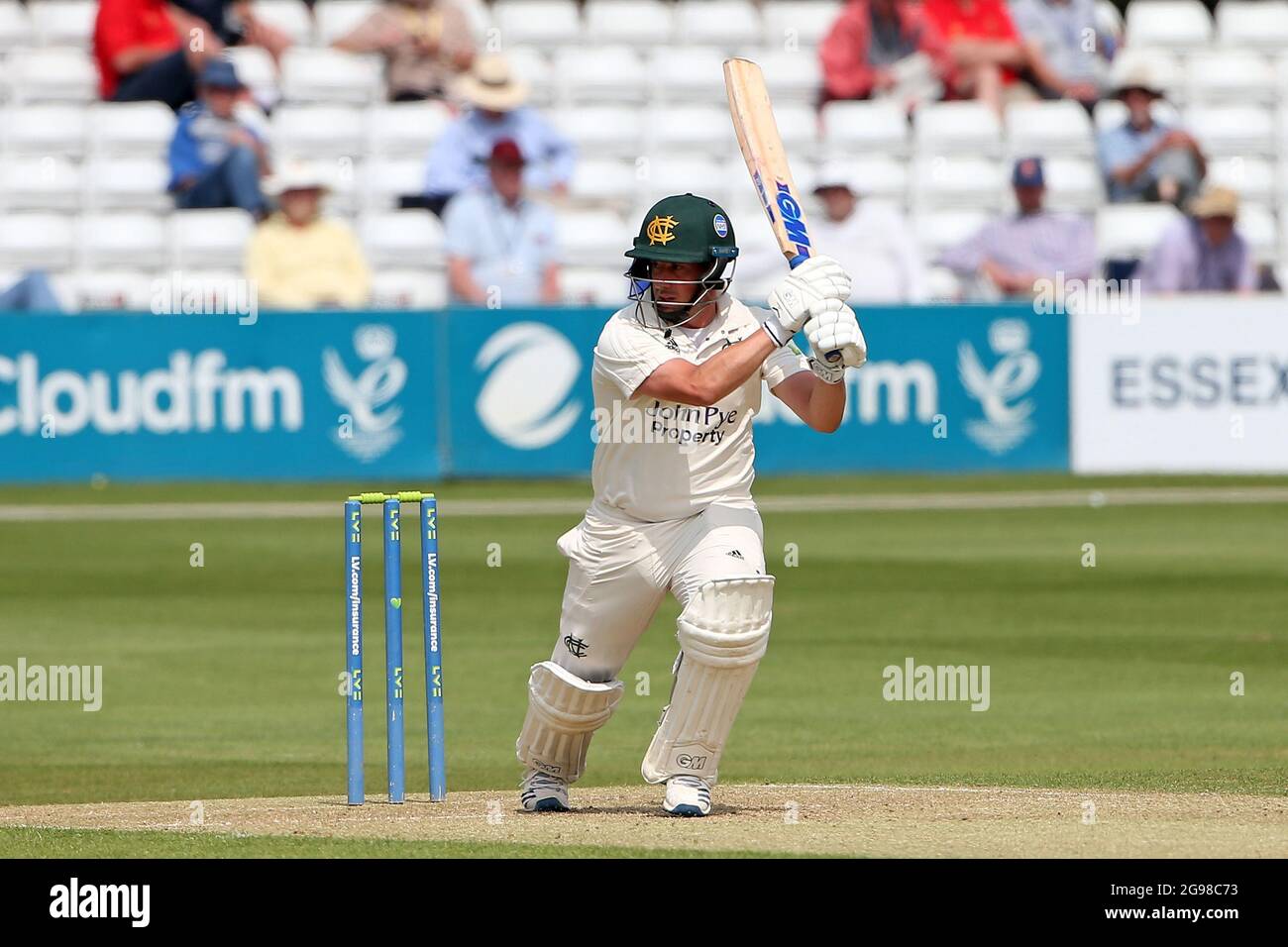 Steven Mullaney erreicht 4 Läufe für Nottinghamshire während Essex CCC gegen Nottinghamshire CCC, LV Insurance County Championship Group 1 Cricket at the Cloud Stockfoto