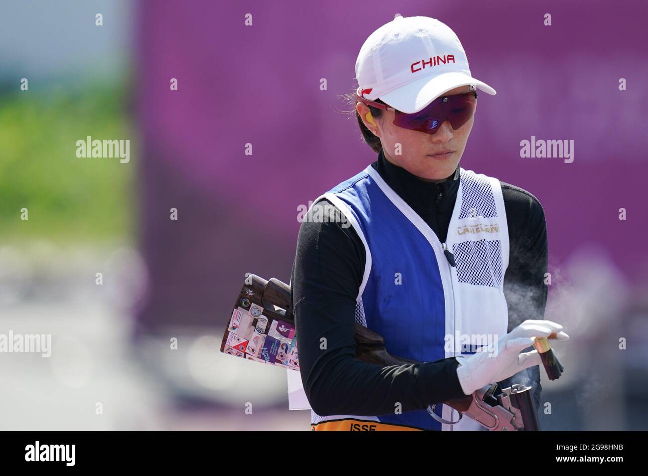 Tokio, Japan. Juli 2021. Wei Meng aus China tritt während der Qualifikation der Skeet-Frauen in Tokio 2020 am 25. Juli 2021 an. Quelle: Ju Huanzong/Xinhua/Alamy Live News Stockfoto