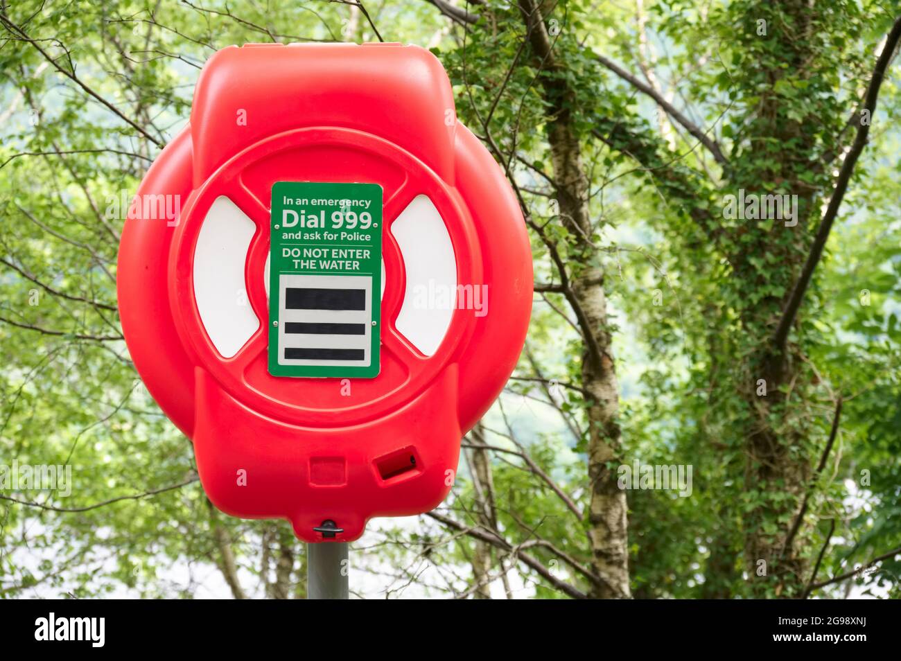 Roter Sicherheitsring für Boje am Loch Lomond Stockfoto