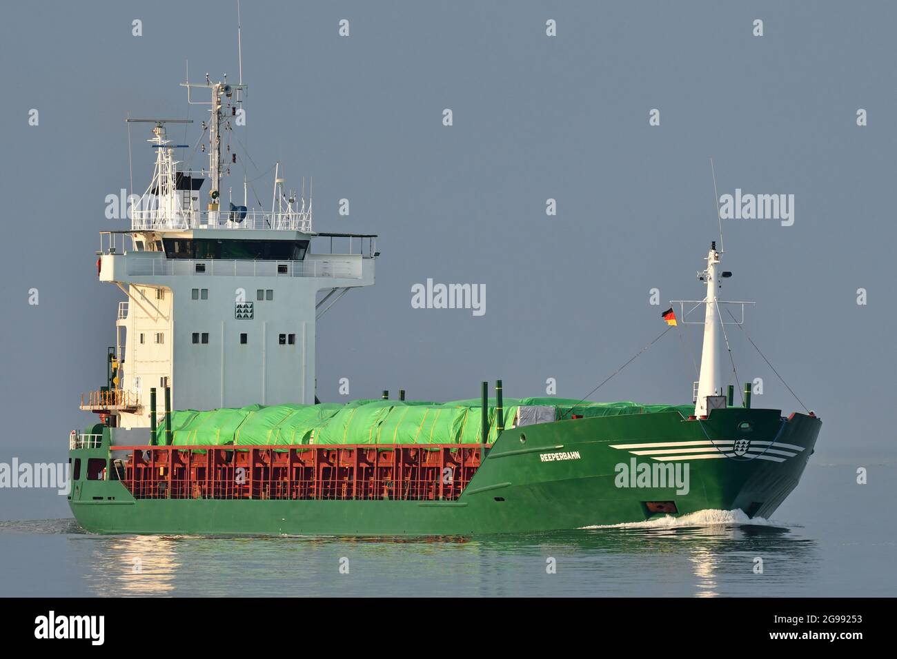 General Cargo Ship REEPERBAHN Inbound für den Hafen von Kiel Stockfoto