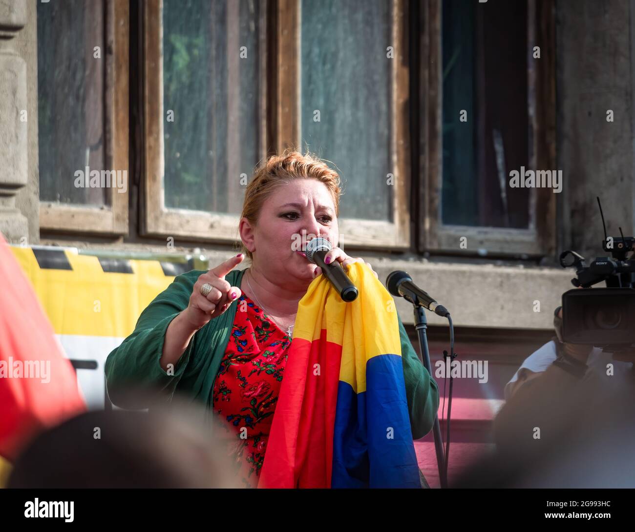 Bukarest Rumanien 07 24 2021 Die Rumanische Senatorin Diana Iovanovici Sosoaca Hielt Eine Rede Bei Einem Protest Gegen Covid 19 Beschrankungsmassnahmen Fur Thos Stockfotografie Alamy