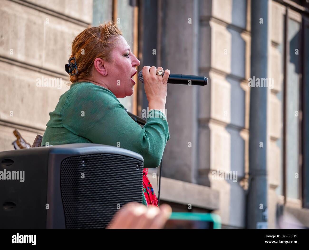 Bukarest Rumanien 07 24 2021 Die Rumanische Senatorin Diana Iovanovici Sosoaca Hielt Eine Rede Bei Einem Protest Gegen Covid 19 Beschrankungsmassnahmen Fur Thos Stockfotografie Alamy
