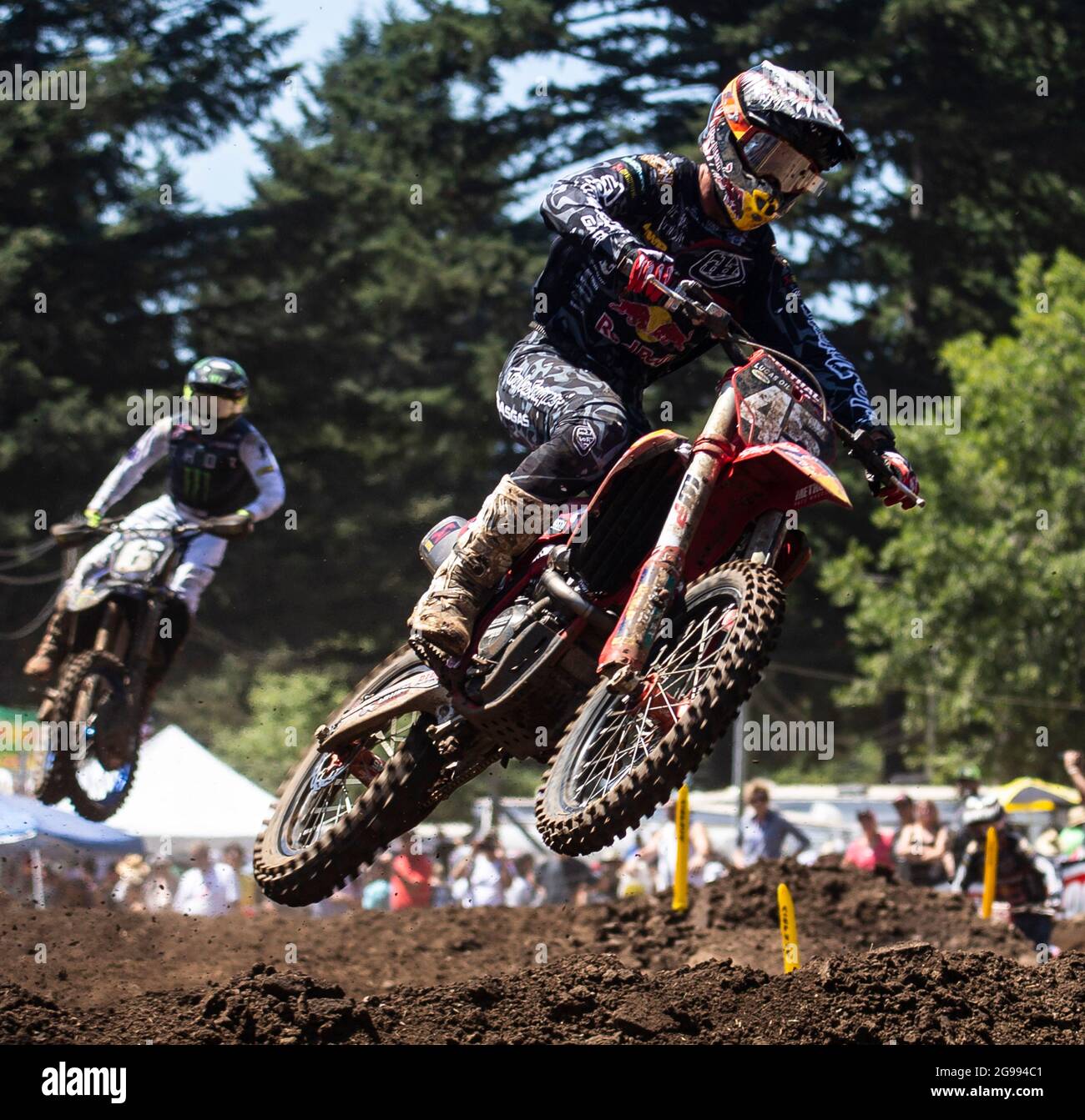 JUL 24 2021 Washougal, WA USA Troy Lee Designs/ Red Bull/ GASGAS Factory Racing Pierce Brown(45) bekommt während der Lucas Oil Pro Motocross Washougal Championship 250 Klasse Moto # 1 im Washougal MX Park Washougal, WA Thurman James/CSM große Luft zwischen den Abschnitten 35-36 Stockfoto