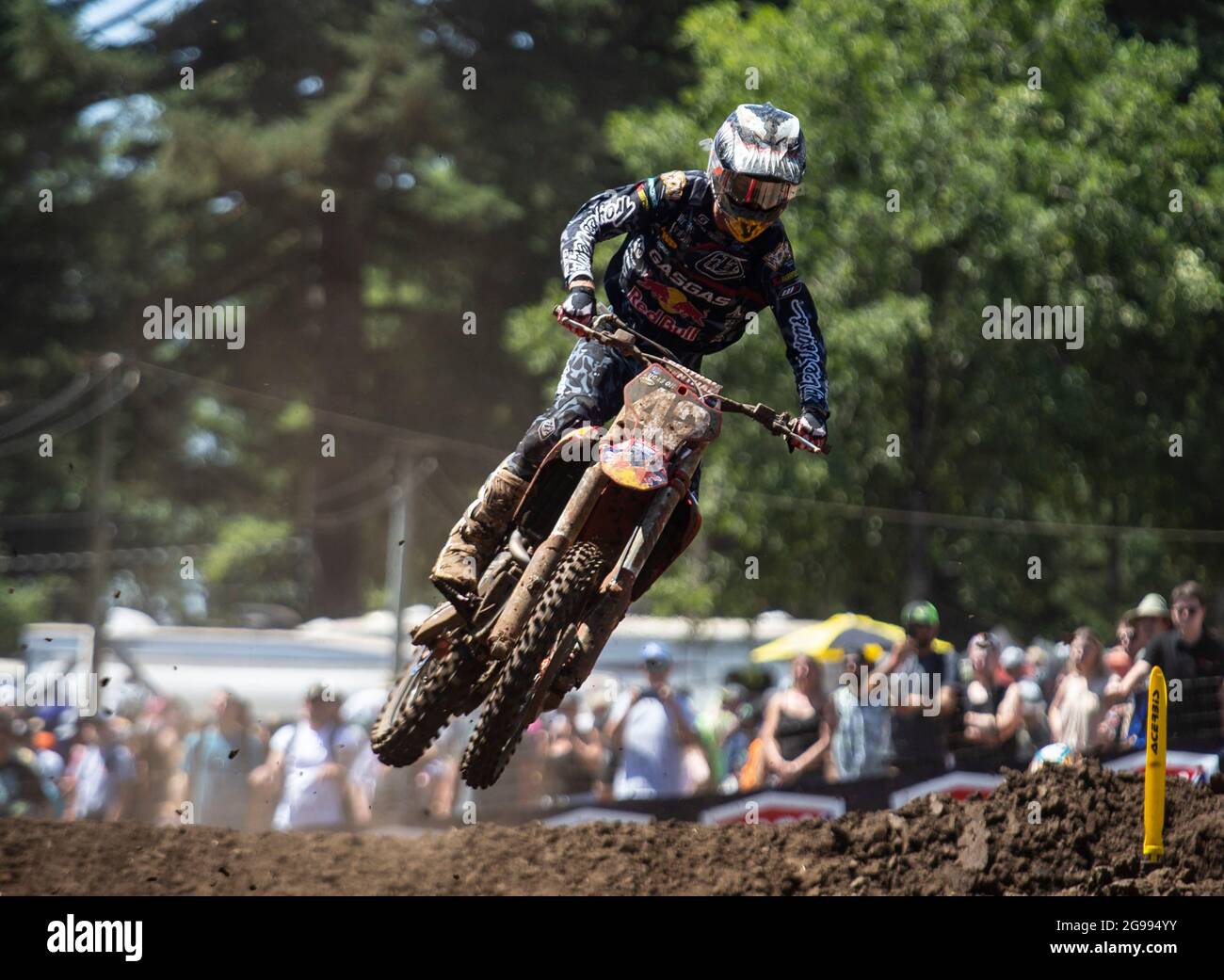 JUL 24 2021 Washougal, WA USA Troy Lee Designs/ Red Bull/ GASGAS Factory Racing Michael Mosiman(42) bekommt Luft zwischen den Abschnitten 34-35 während der Lucas Oil Pro Motocross Washougal Championship 250 Klasse Moto # 1 im Washougal MX Park Washougal, WA Thurman James/CSM Stockfoto