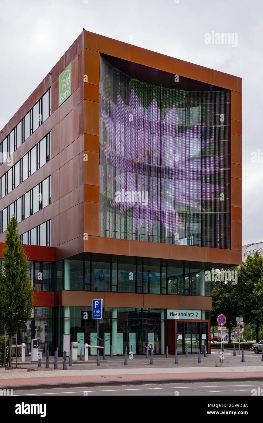 Medienfassade der PSD Bank Westfalen-Lippe am Hafenplatz dienen 220.000 LEDs als Großleinwand, Münster, Nordrhein-Westfalen, Deutschland. Medienfassade Stockfoto