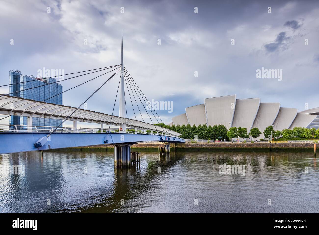 Bell's Bridge und die SEC Armadillo am Fluss Clyde in Glasgow Stockfoto