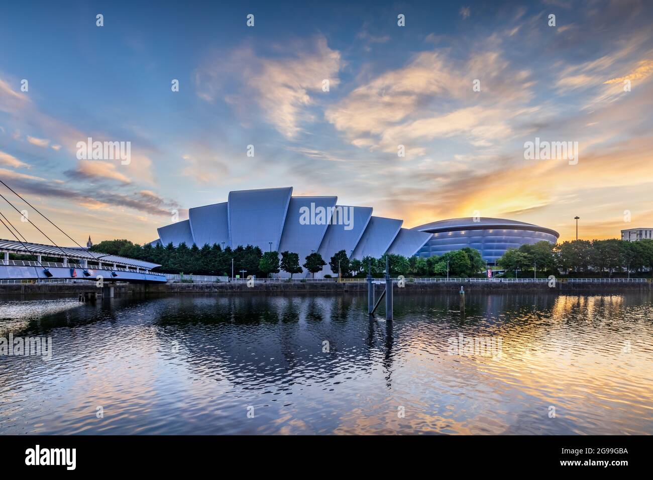 Die SEC Armadillo & die SSE Hydro Gebäude am Fluss Clyde Waterfront in Glasgow, aufgenommen bei Sonnenaufgang. Stockfoto