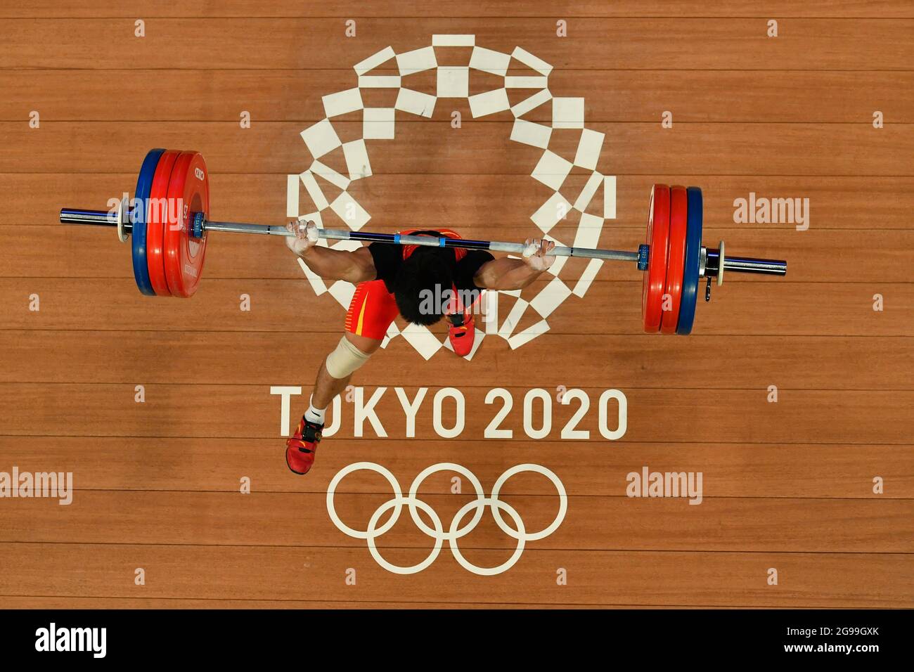 Tokio, Japan. Juli 2021. Li Fabin aus China tritt beim 61 kg schweren Gewichtheben der Männer bei den Olympischen Spielen 2020 in Tokio, Japan, am 25. Juli 2021 an. Quelle: Xu Zijian/Xinhua/Alamy Live News Stockfoto