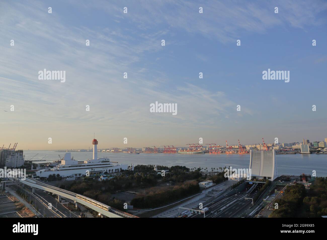 Der wunderschöne Himmel und die Stadtlandschaft in Tokio am Morgen Stockfoto