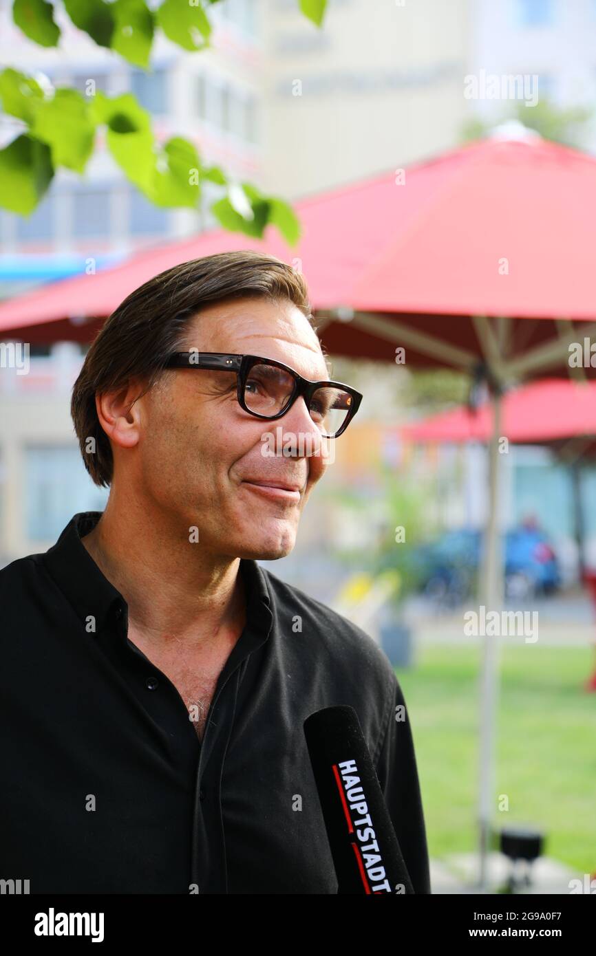 Max Hopp bei der Premiere des Theaterstücks 'Mord im Orientexpress' in der Komödie am Kurfürstendamm im Schiller Theater. Berlin, 24.07.2021 Stockfoto