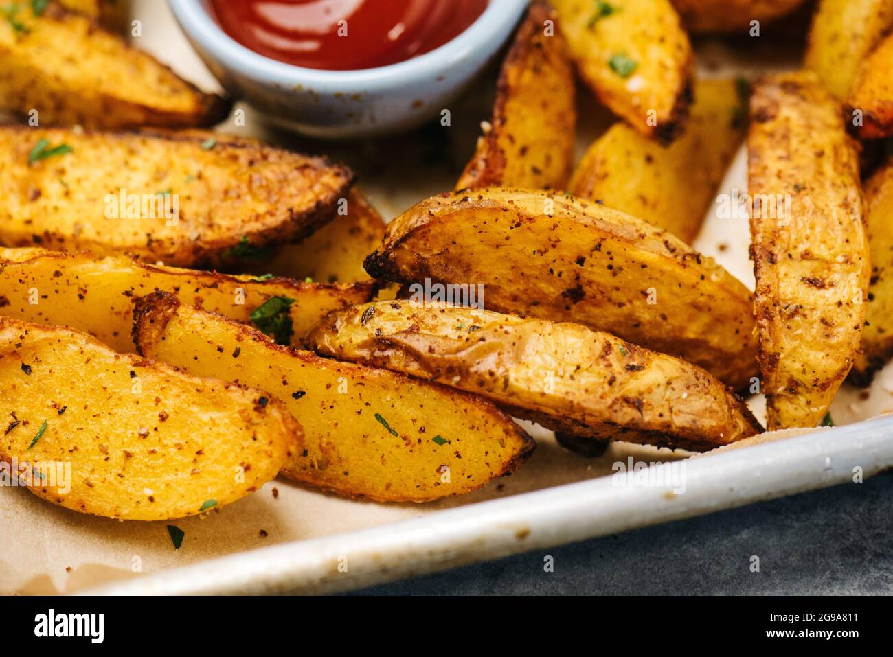 Scharfe Kartoffelkeile Für Die Luftfryer Stockfoto