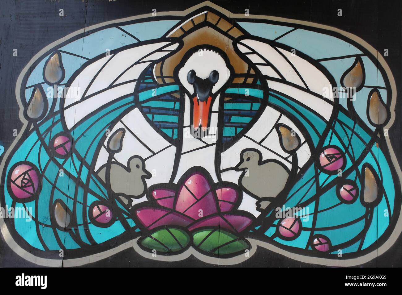 Mute Swan und Cygnets Street Art, Liverpool, Großbritannien Stockfoto