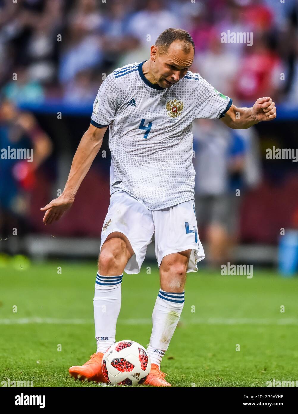 Moskau, Russland - 1. Juli 2018. Der Verteidiger der russischen Fußballnationalmannschaft Sergei Ignashevich, der während des Elfmeterschießers in FIFA WOR einen Elfmeterstoß durchführte Stockfoto