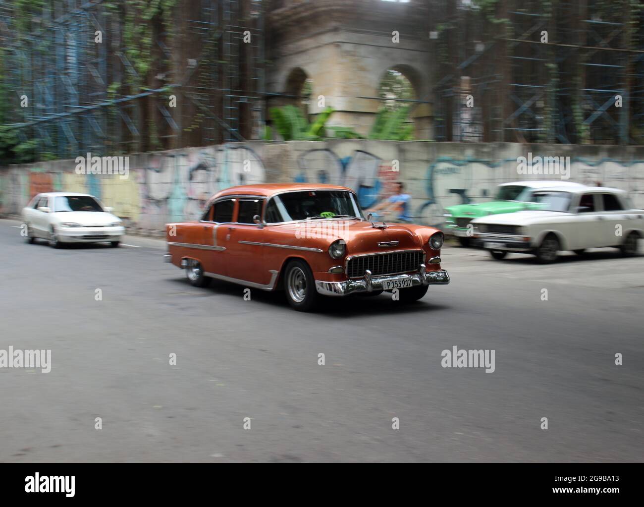 Chevrolet Bel Air fließt durch Havanna, Kuba Stockfoto