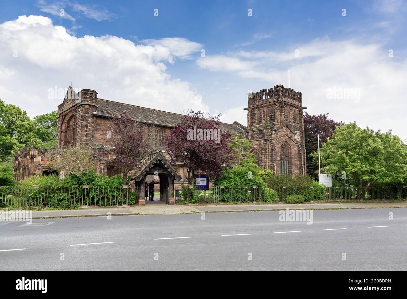 Port Sunlight, Wirral, Großbritannien. Christ Church (United Reformierten), ein spätviktorianischer Ort der Anbetung in dem Gartendorf, das von William Hesketh Lever geschaffen wurde. Stockfoto