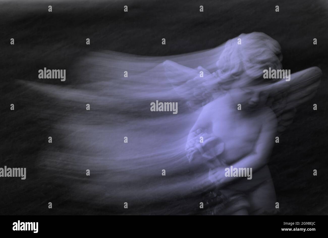 Konzeptuelles Bild von Cherub mit Bewegungsunschärfe Stockfoto