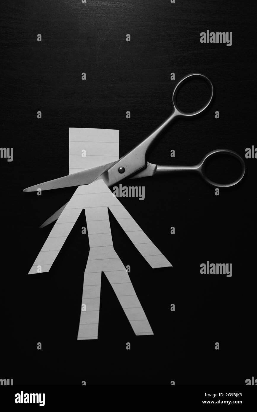 Schere schneiden Kopf aus Papier Figur Stockfoto