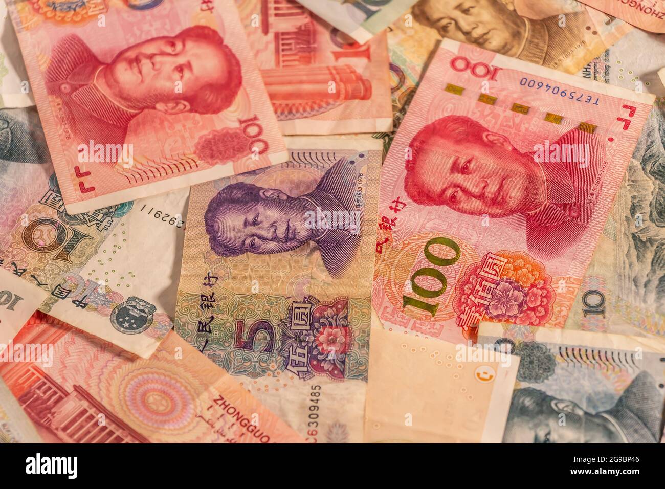 Die Zusammensetzung der Chinesischen Renminbi Yuan RMB. Die Währung. Yuan CNY Banknoten bietet große Möglichkeiten für die Illustration von Themen als Geschäft verwendet werden, Stockfoto