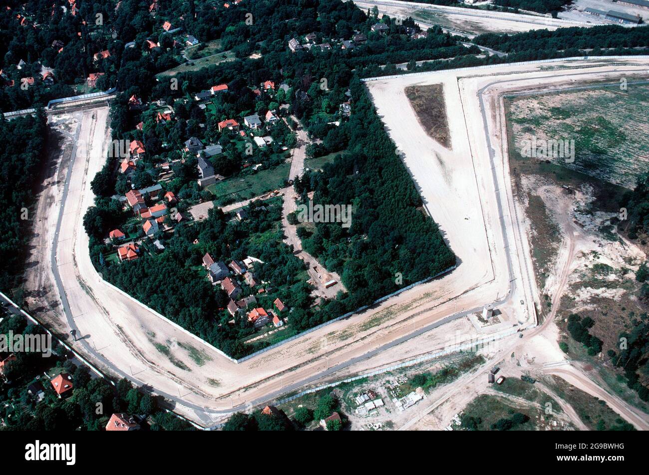 Luftaufnahme eines Abschnitts der Berliner Mauer, um 1989 Stockfoto
