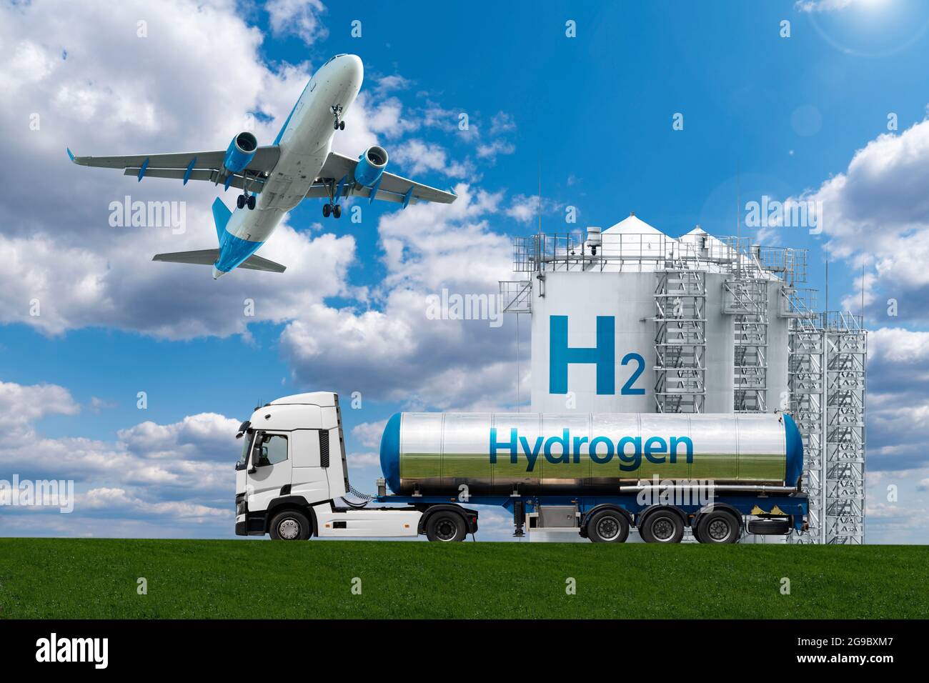 Flugzeug und LKW mit Wasserstofftankanhänger auf dem Hintergrund der Gasspeicherung. Neue Energiequellen Stockfoto
