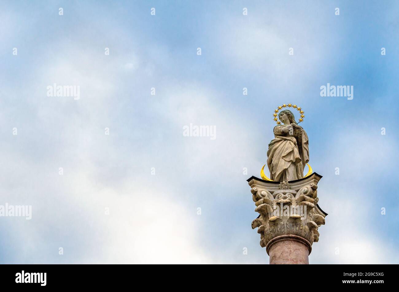 Detail der St. Annensäule ein 1704 erbautes Denkmal in der Innsbrucker Innenstadt Stockfoto