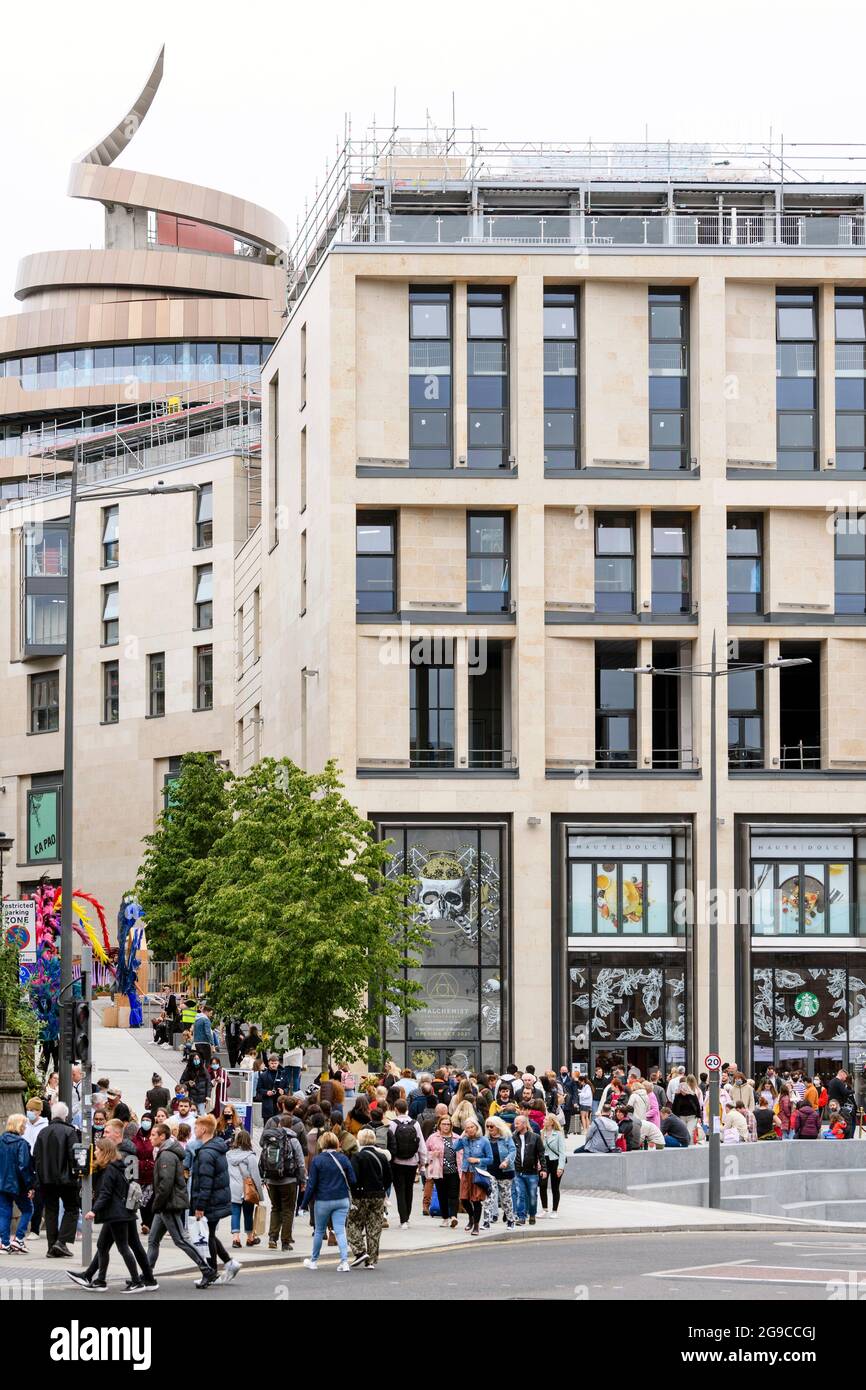 St James Quarter, Edinburgh, Schottland interne und externe allgemeine Ansichten des geschäftigen Einkaufstages Stockfoto