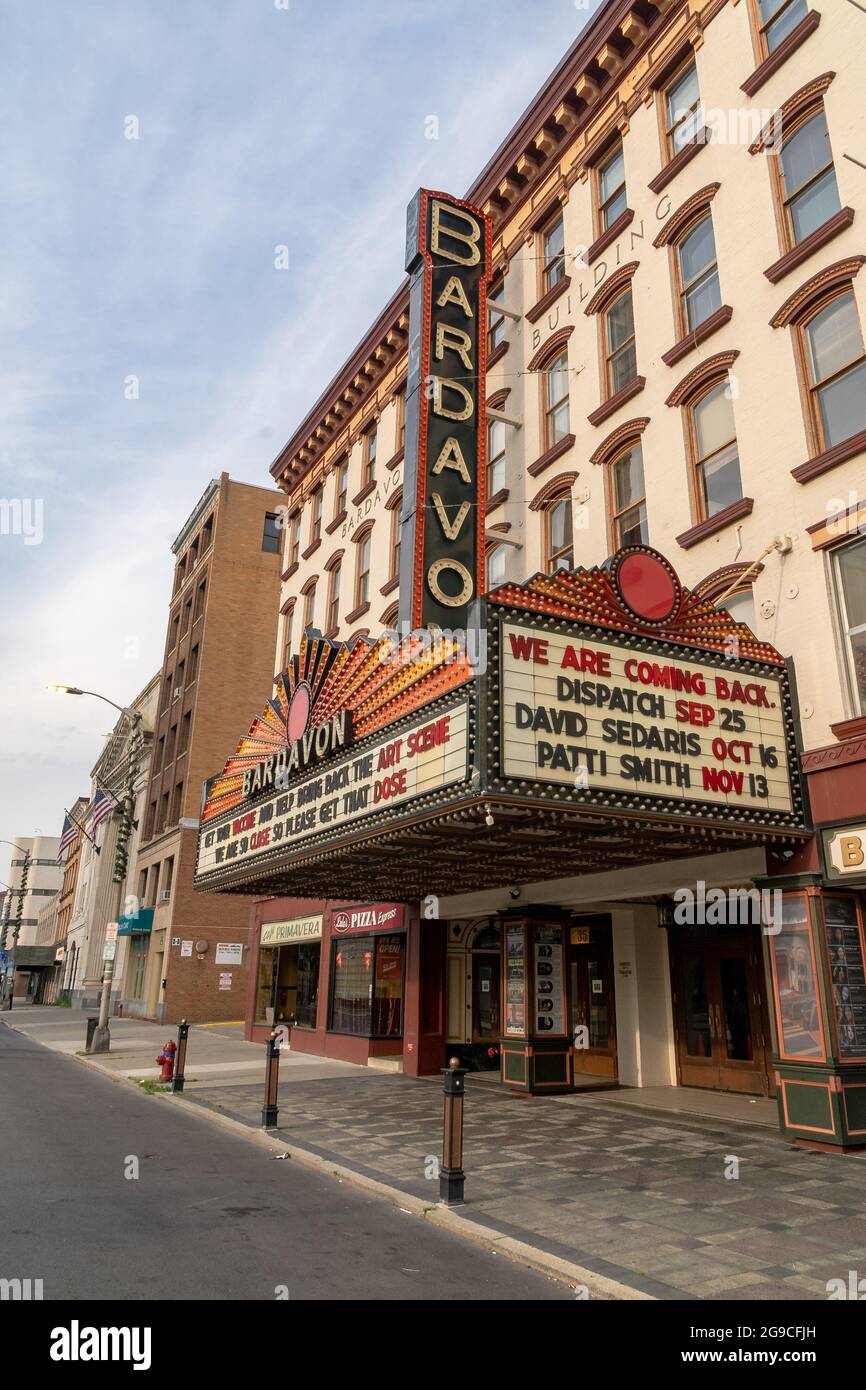 Poughtepsie, NY - USA - 24. Juli 2021: Blick auf das historische Bardavon 1869 Opera House. Das Hotel liegt im Stadtzentrum von Poughtepsie, New York Designe Stockfoto