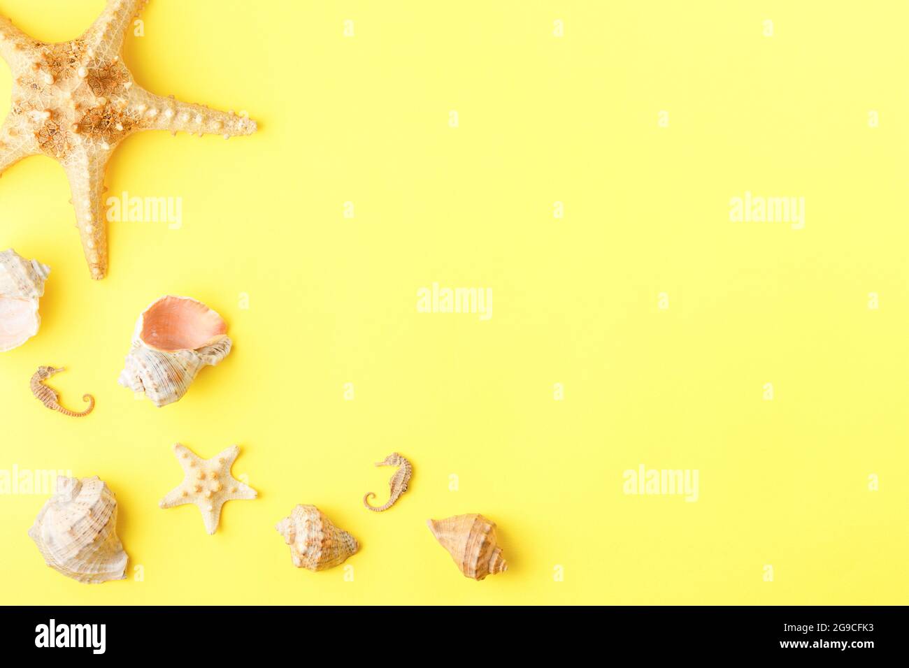 Sommerurlaub Hintergrund mit Strand-Artikel. Stockfoto