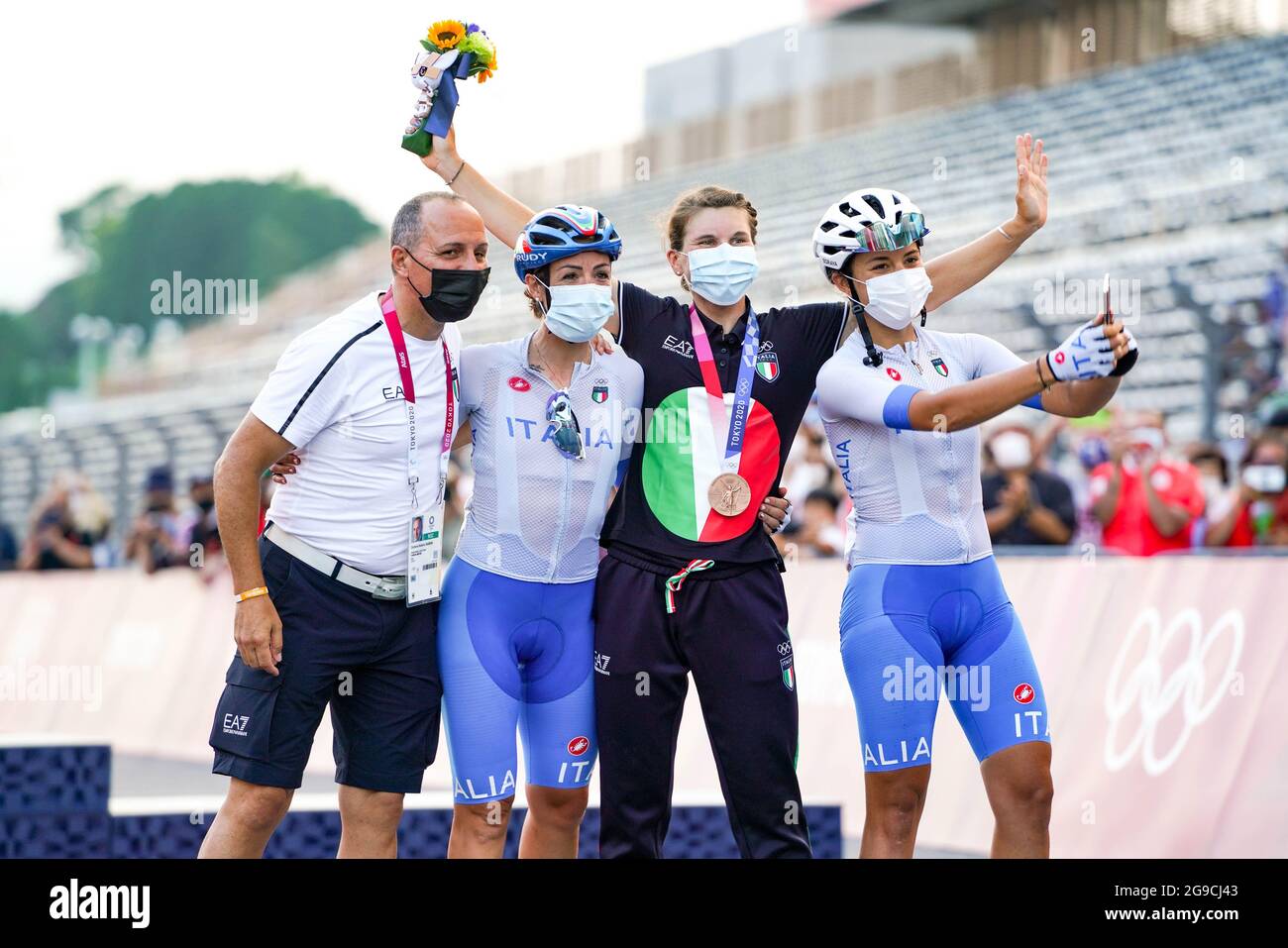 Shizuoka, Japan. Juli 2021. Soraya Paladin (ITA), Marta Bastianelli (ITA), Elisa Longo Borghini (ITA) Radsport: Frauen-Straßenrennen während der Olympischen Spiele in Tokio 2020 auf dem Fuji International Speedway in Shizuoka, Japan . Quelle: Shutaro Mochizuki/AFLO/Alamy Live News Stockfoto