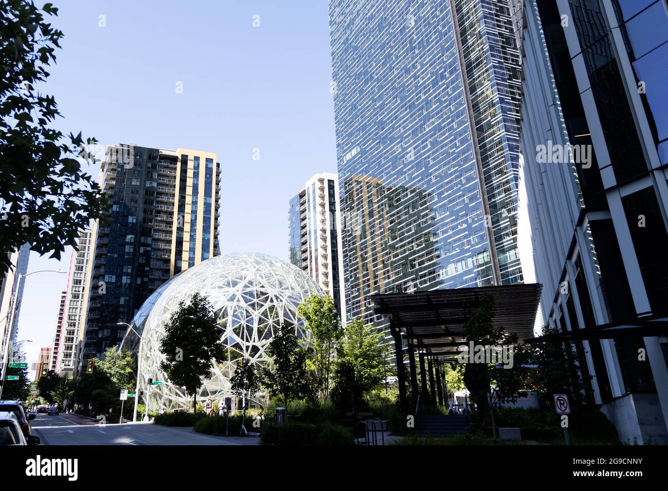 Die Amazon Spheres Bürogebäude an der 7th Avenue in der Innenstadt von Seattle, Washington, USA. Stockfoto
