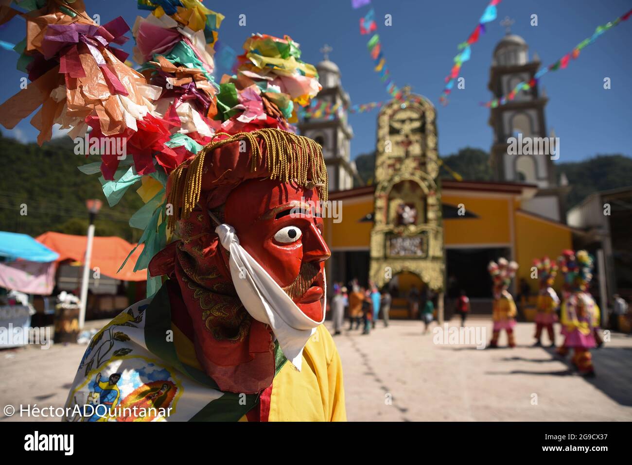 25. Juli 2021: Traditionelle Tänze zu Ehren von Santiago Apostol, Tanz auf dem Hauptplatz der Stadt PatlanalÃ¡n in Puebla, Mexiko. Diese Tänze sind das größte Fest, das in der Gemeinde gefeiert wird, und dieses Jahr wurde die Feier der Heilung von COVID 19 gewidmet (Bild: © Hector Adolfo Quintanar Perez/ZUMA Press Wire) Stockfoto