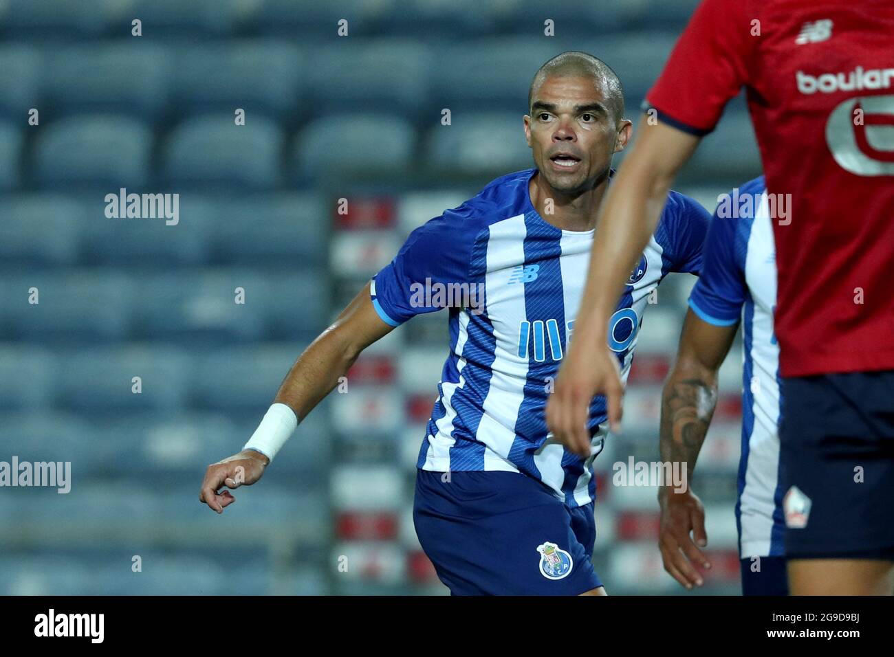 Algarve, Portugal. Juli 2021. Pepe vom FC Porto in Aktion während des Vorsaison-Freundschaftsspiel zwischen dem FC Porto und Lille OSC im Algarve-Stadion in Loule, Portugal am 25. Juli 2021. (Bild: © Pedro Fiuza/ZUMA Press Wire) Stockfoto