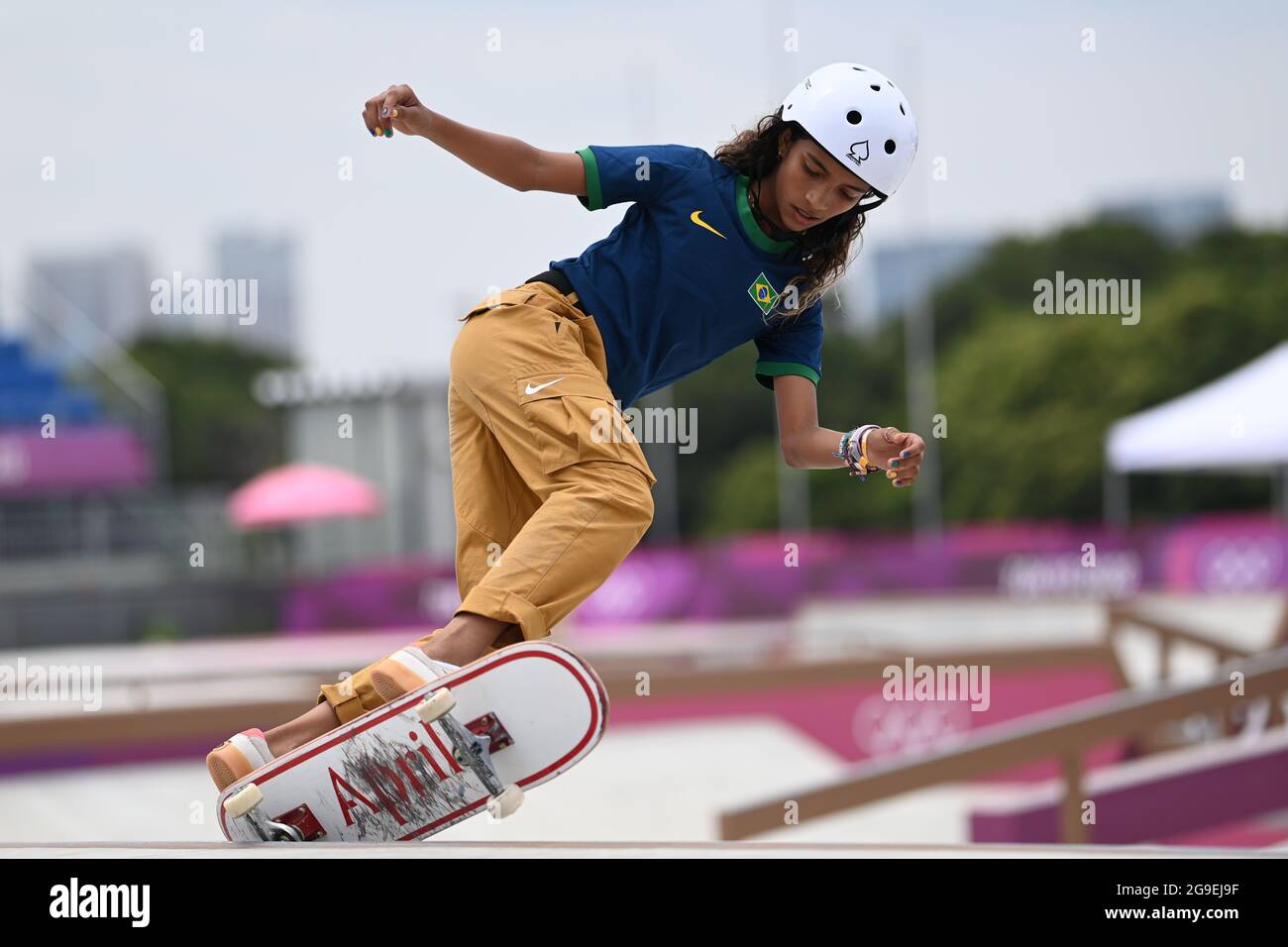 Tokio, Japan. Juli 2021. Rayssa Leal aus Brasilien tritt beim Straßenfinale der Frauen in Tokio 2020 beim Skateboarding am 26. Juli 2021 in Tokio, Japan, an. Quelle: Li Ga/Xinhua/Alamy Live News Stockfoto