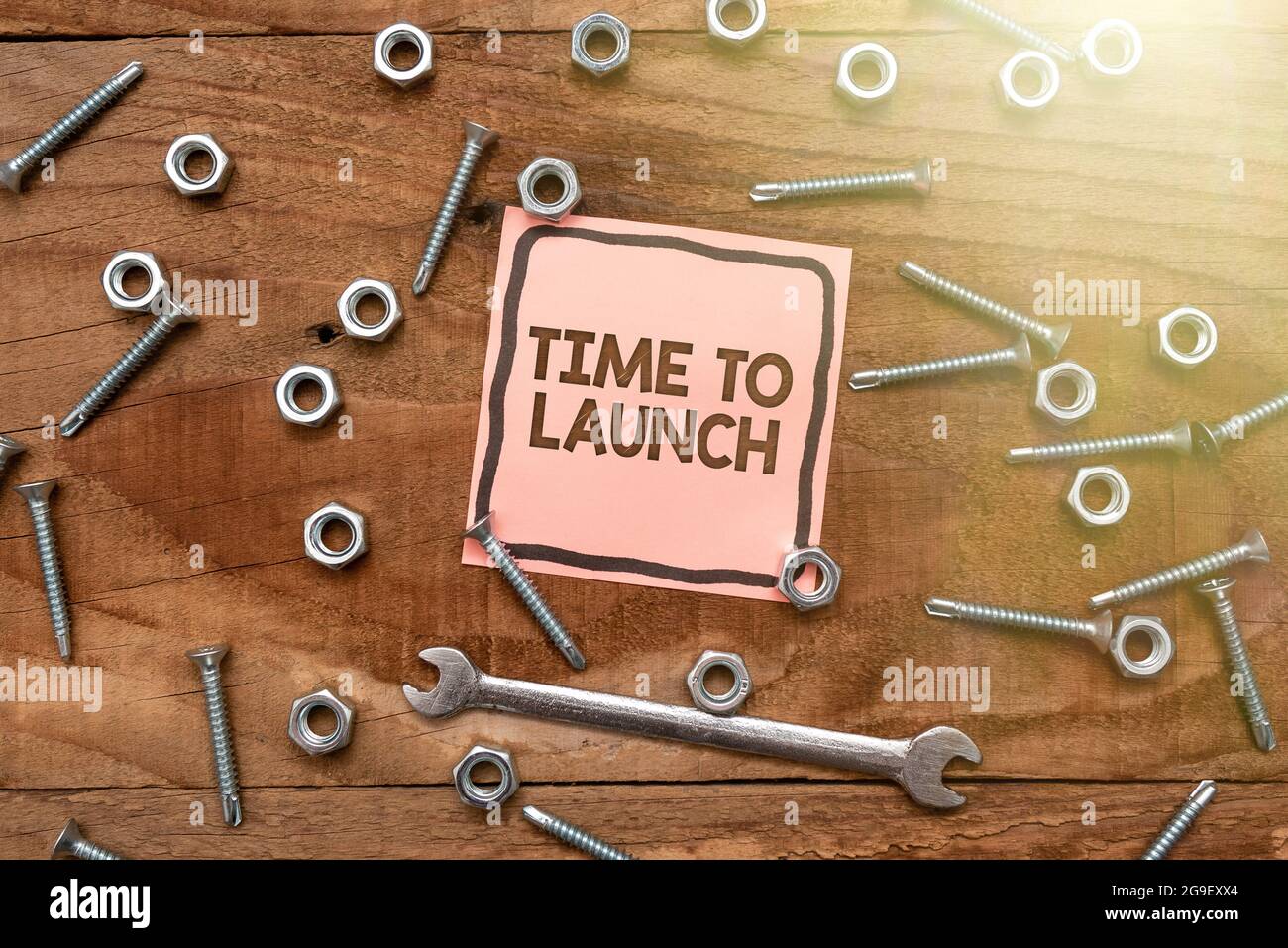 Handschriftlich unterschreiben Time to Launch. Konzept bedeutet Unternehmensgründung, Planung und Strategie, Management, Realisierung Neue Ideen Brainstoming for Stockfoto