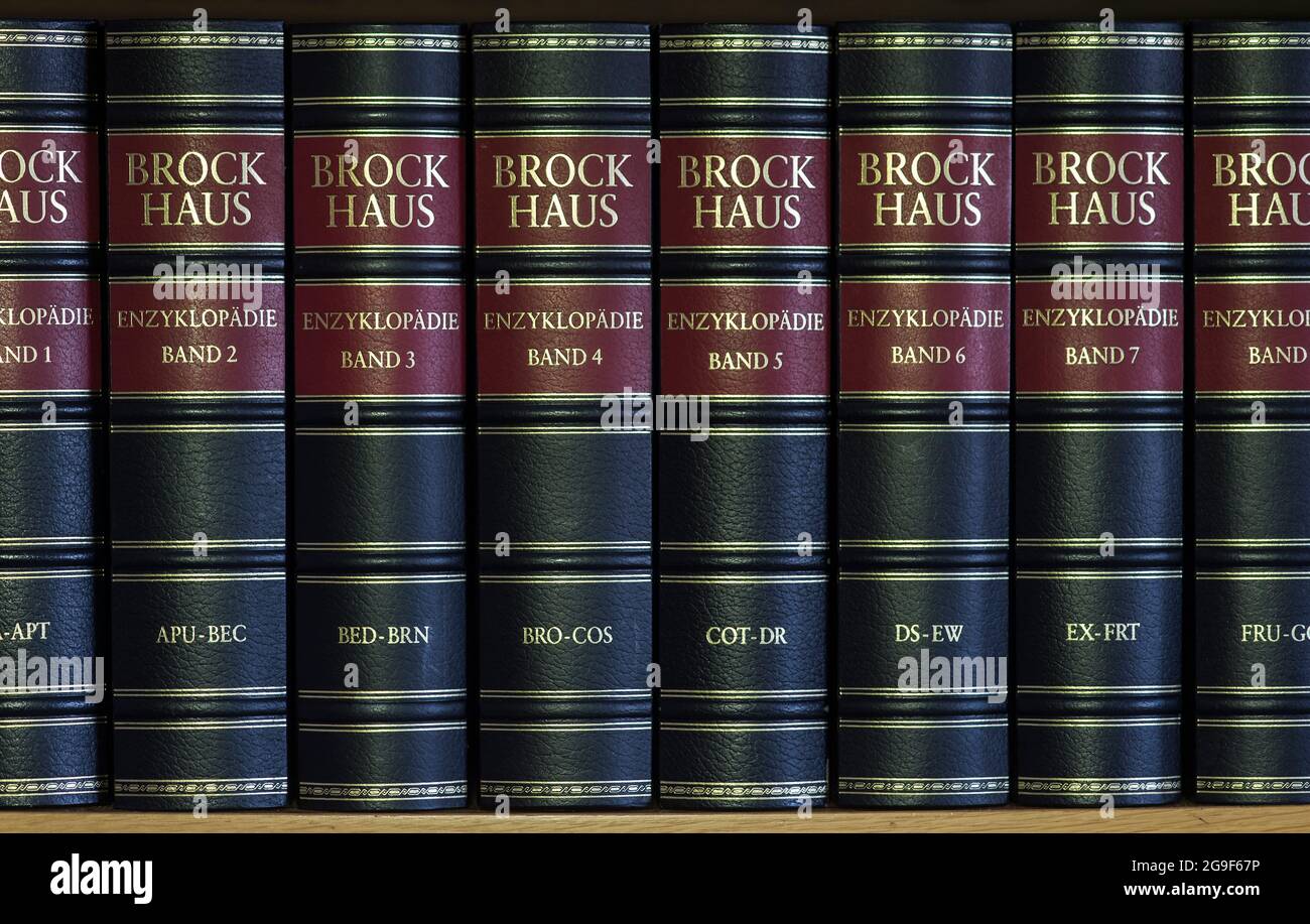 Bände einer bibliophilen Sonderausgabe der Brockhaus Encyclopedia, 19. Auflage, 1986-1996 Stockfoto