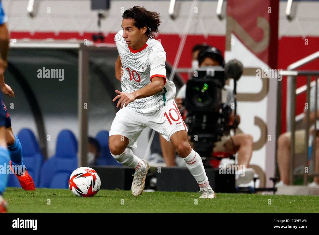 Tokio, Japan. Juli 2021. Diego LAINEZ (MEX), Single Action mit Ball, Action, Japan JPN - Mexiko MEX 2: 1 Fußball Männer Gruppe A Fußball Männer GruppeA im Saitama Stadium SAITAMA 07/25/2021 Olympische Sommerspiele 2020, vom 07/23 bis 03/01/2021. - 08.08.2021 in Tokio/Japan. Kredit: dpa/Alamy Live Nachrichten Stockfoto