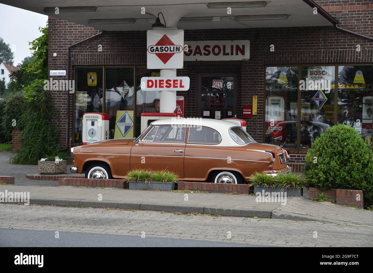 Verkehr, Auto, Borgward Isabella, Bruchhausen-Vilsen, Deutschland, 2011 Patrouillenstation, Oldtimer, ZUSÄTZLICHE-RIGHTS-CLEARANCE-INFO-NOT-AVAILABLE Stockfoto