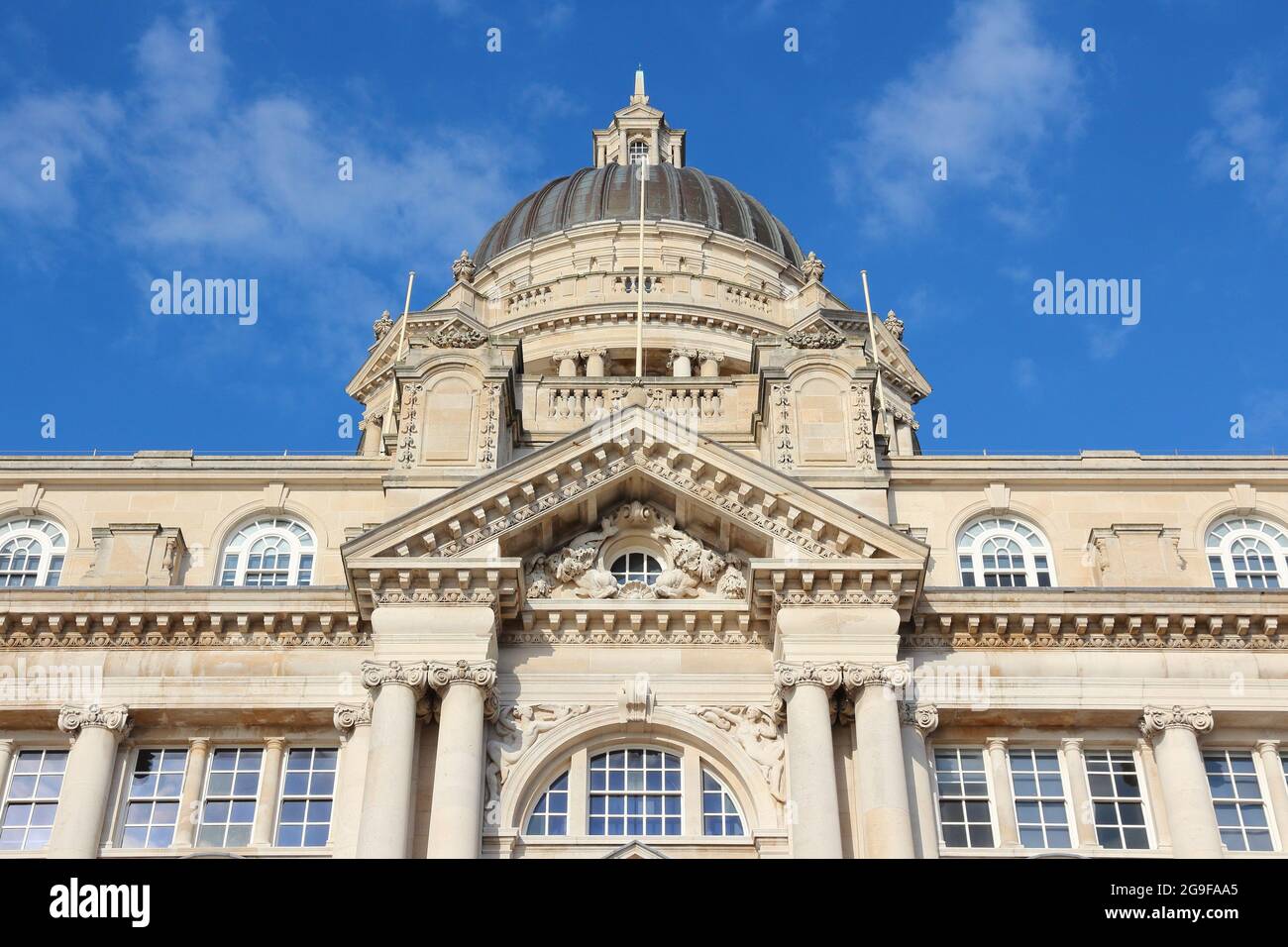 Liverpool City, Großbritannien. Britische Wahrzeichen-Architektur. Pier Head, Teil des UNESCO-Weltkulturerbes. Port of Liverpool Building. Stockfoto