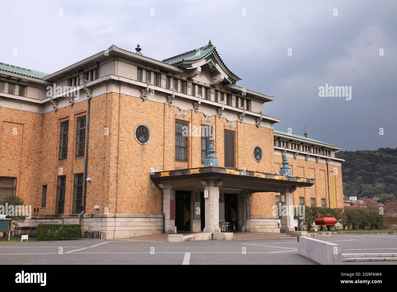 Kyoto Municipal Museum of Art in Japan. Wahrzeichen Gebäude im Okazaki Park. Es wurde 1928 eröffnet. Stockfoto