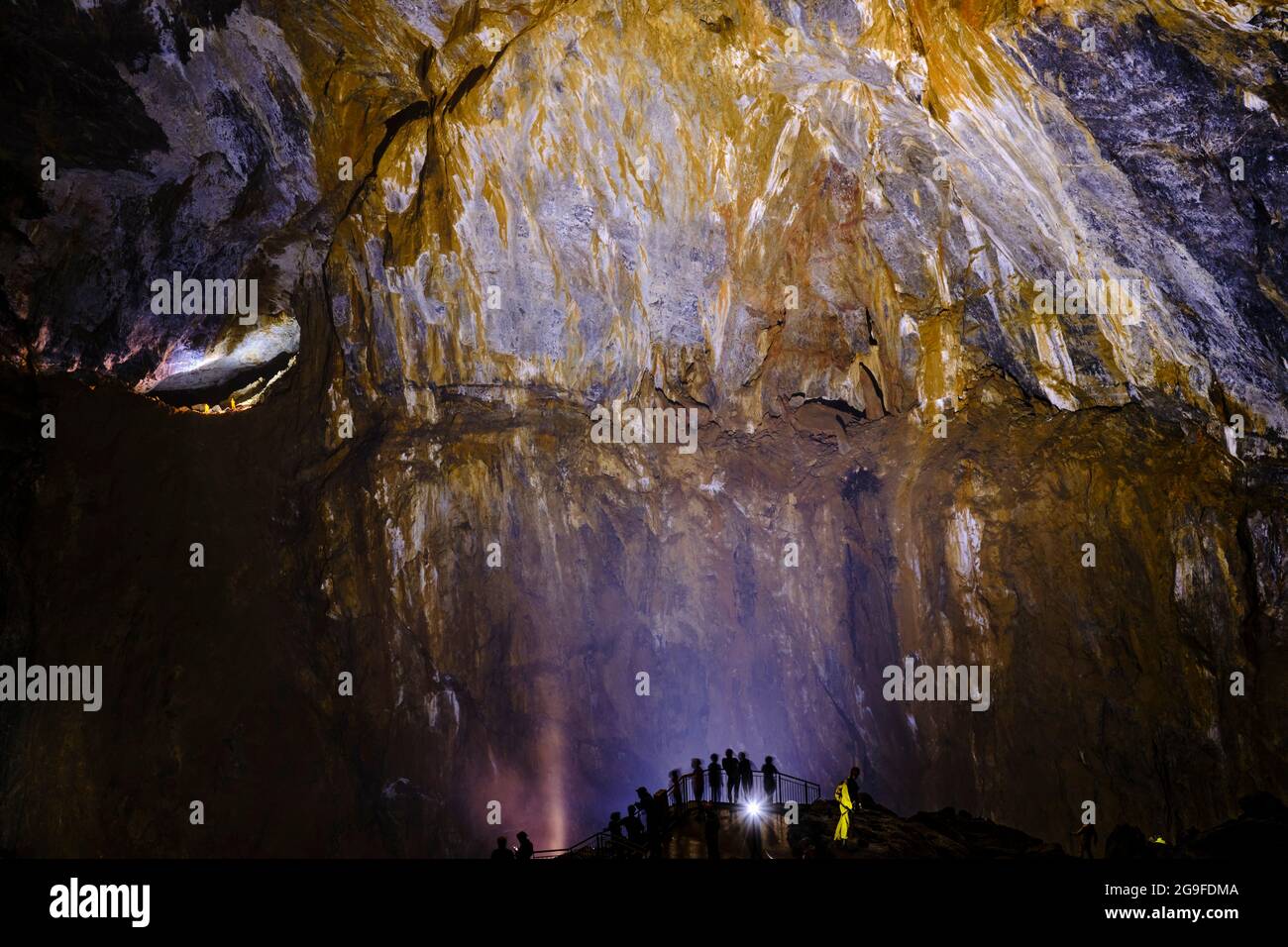 Frankreich, Pyrénées-Atlantiques (64), Baskenland, Haute-Soule-Tal, Verna-Höhle, Im Herzen der Schlucht von Pierre Saint-Martin, der 10. Größten Höhle in Stockfoto