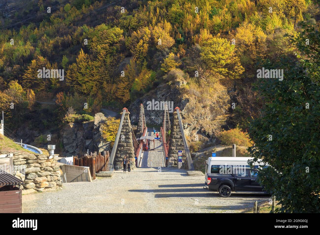 Die historische Hängebrücke Kawarau Gorge, Otago, Neuseeland. Erbaut im Jahr 1880, wird es heute hauptsächlich von Bungy Jumper genutzt Stockfoto