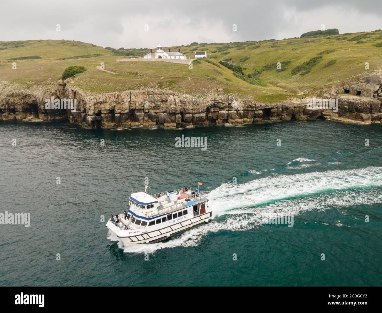 City Cruises von Poole aus - eine Bootstour entlang der Jurassic Coast in Dorset, Südwestengland Stockfoto