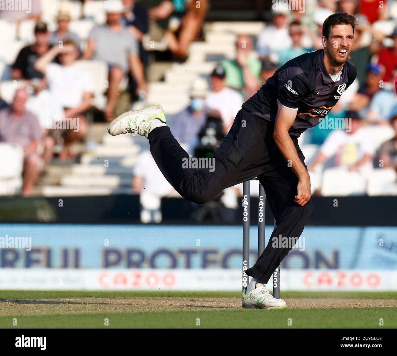 LONDON, ENGLAND - 22. Juli: Steven Finn von Manchester Originals während der Hundert zwischen Oval Invincible Men und Manchester Originals Men in Kia Oval Stockfoto