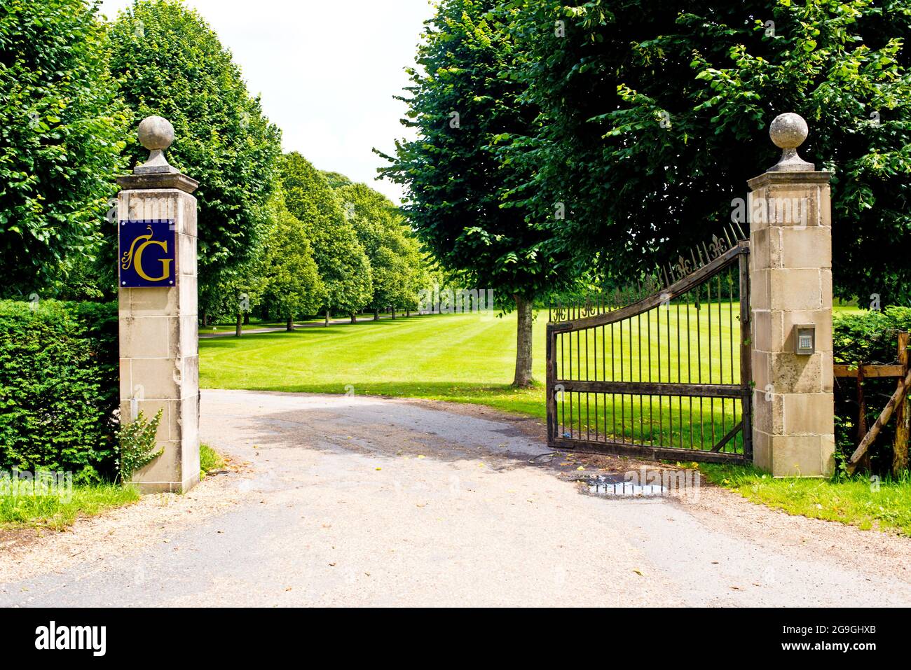 Eingang zum Groombridge Place, Kent, England Stockfoto