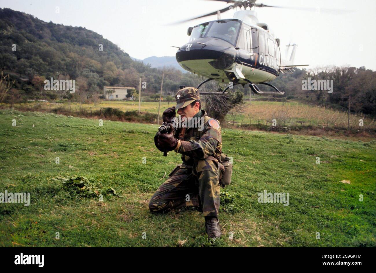 - Carabinieri der Hubschrauber-Geschwader Jäger von Aspromonte, spezialisiert auf den Kampf gegen das organisierte Verbrechen in Kalabrien, die ndrangheta - Carabinieri dello Squadrone Elitrasportato Cacciatori di Aspromonte, specializzati nella lotta contro la criminalità organizzata in Kalabrien, la ndrangheta Stockfoto