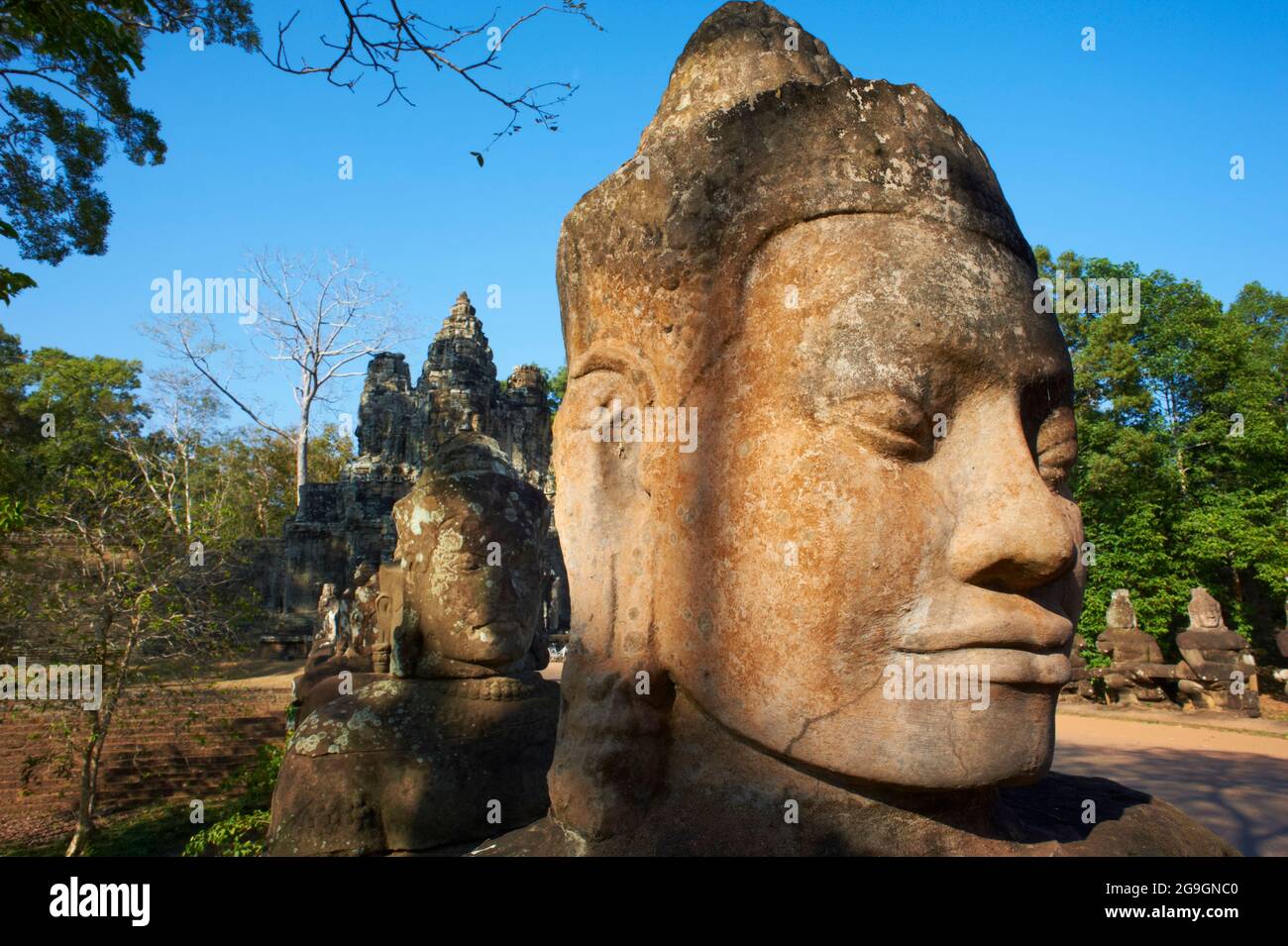 Südostasien, Kambodscha, Provinz Siem Reap, Angkor-Stätte, UNESCO-Weltkulturerbe seit 1992, Antike Stadt Angkor Thom, Südtor, Statue von Stockfoto